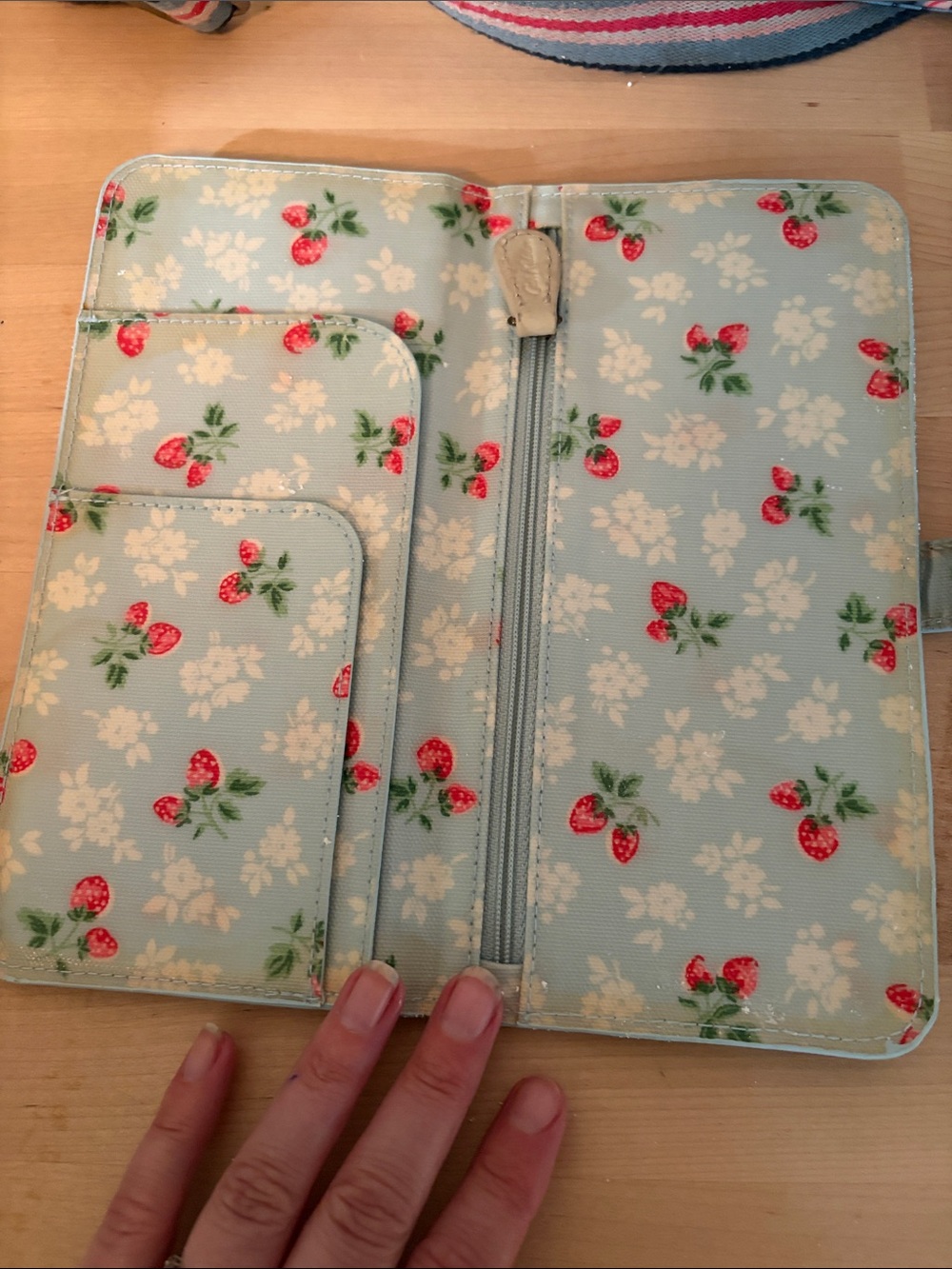 Cath Kidston Portfolio Wallet - Picture 4 of 7
